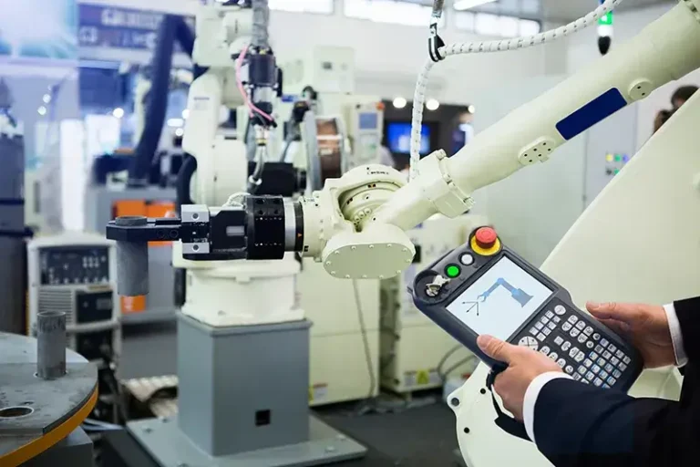 AI Robot Programming vs. Teach Pendant: How to Choose the Right Approach