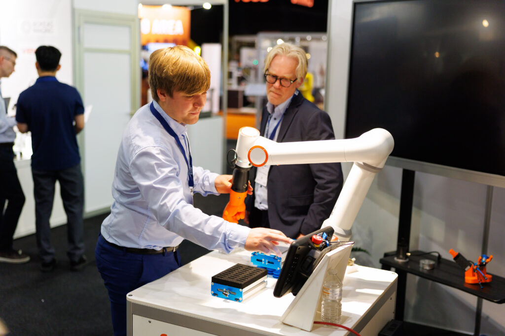 fairino at a tradeshow